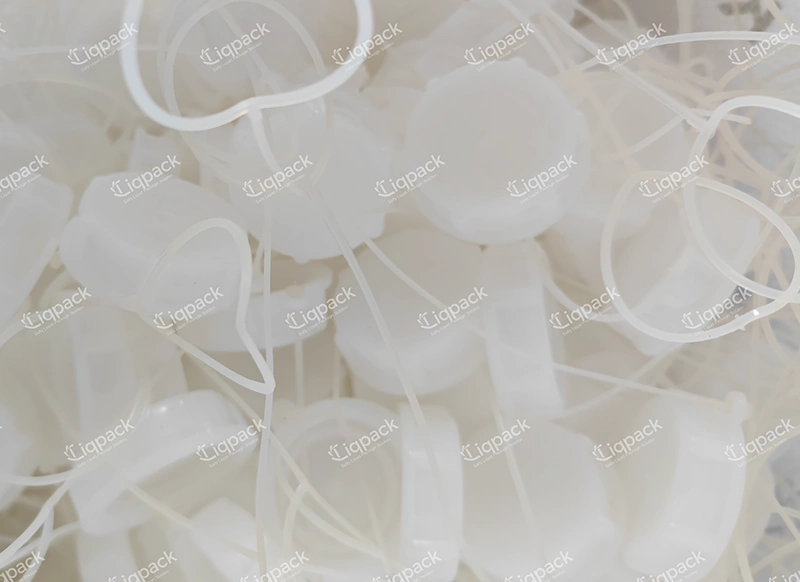 Caps