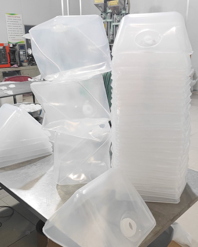 Food-grade cleanroom production for flexible liquid packaging
