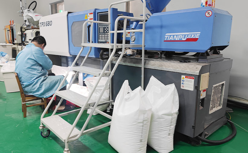 Flexible liquid packaging manufacturing support