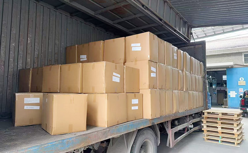Container shipment for flexible liquid packaging