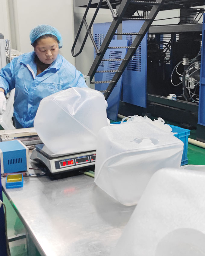 Quality inspection process for flexible liquid packaging production