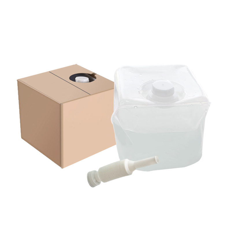 10L Cubitainer with carton and dispensing nozzle for liquid packaging