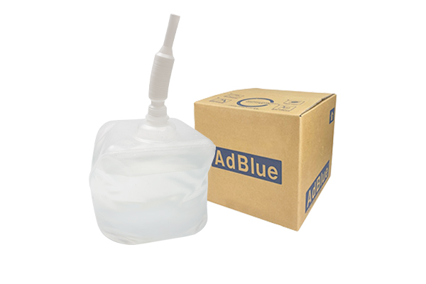 adblue packaging with cubitainer and dispensing hose