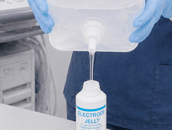 5L cubitainer for controlled dispensing and compact storage