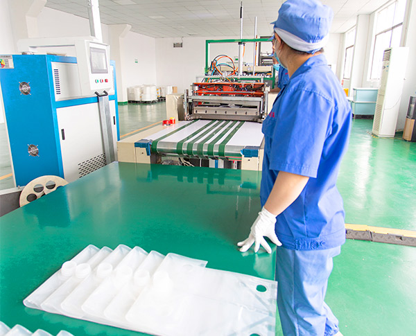 LIQPACK workshop for 5L Cheertainer production